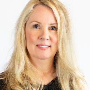 Meet your Posher, Debbora